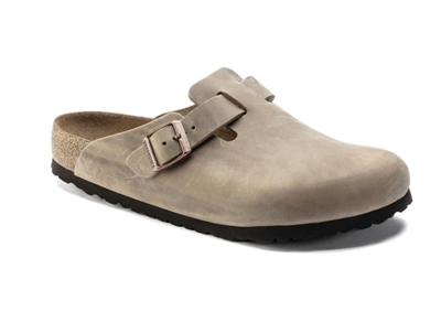 birkenstock boston clog i tobacco brown olieret læder set fra skråt siden af