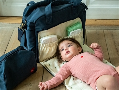 That\'s Mine Benne pusletaske i blå med baby og pusleunderlag