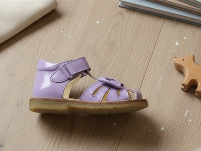 Angulus lilla sandal med lak og sløjfe