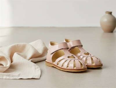 Angulus sandal rosebud med velcro og hjerte detalje