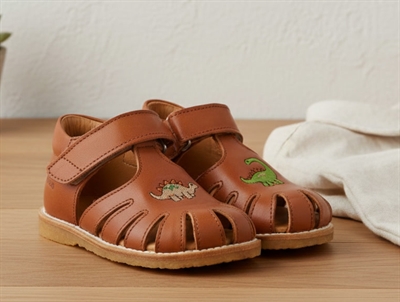 Angulus begynder sandal i cognac med dinobroderi og velcro