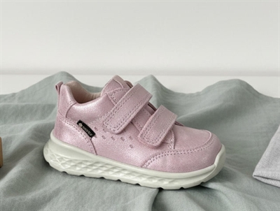 Superfit Breeze sneaker i lys lilla nuance med glimmerlook og velcroremme