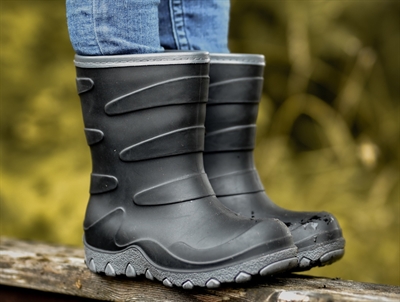 Mikk-Line termostøvle i sort set forfra