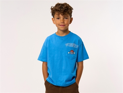 THE NEW blå t-shirt med winner print foran og brystlomme