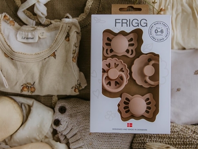 FRIGG Baby’s first sut 4-pak floral heart blush emballage