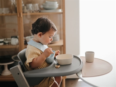 Mushie spisesæt firkantet ivory tallerken skål og kop
