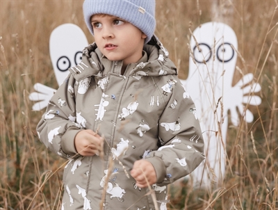 Barn iført MarMar Copenhagen Osak jakke moomin med praktiske detaljer