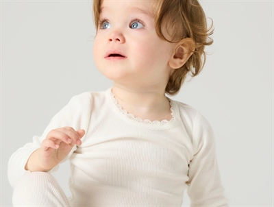 NAME IT BABY body cloud dancer med blondekant