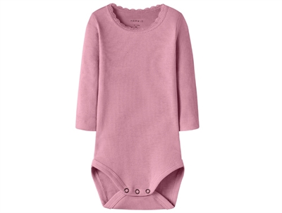 Name It body i rosa nuance med blondekant lilas