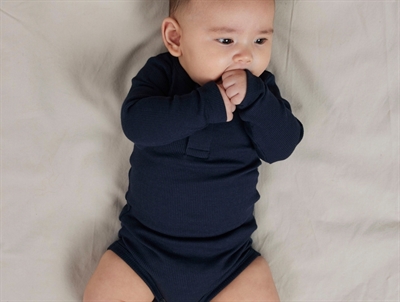 Name It body i mørkeblå nuance med knapper foranName It body dark sapphire med knapper