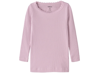 Name It bluse fragrant lilac med blondekant