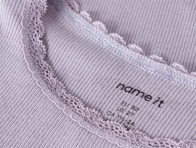 Name It bluse lavender gray med blondekant