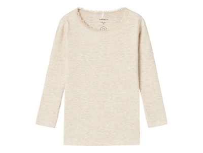 name it ribbluse beige med blondekant forfra