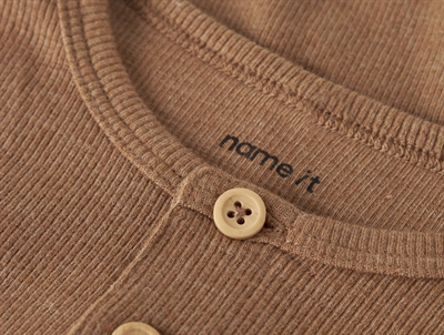 Name It bluse toasted coconut melange med knapper