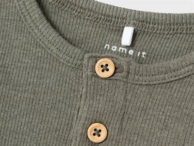 name it ribbluse dusty olive melange med knapper forfra