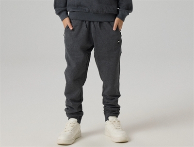 Name It sweatpants i mørkegrå nuance med lynlåslommer