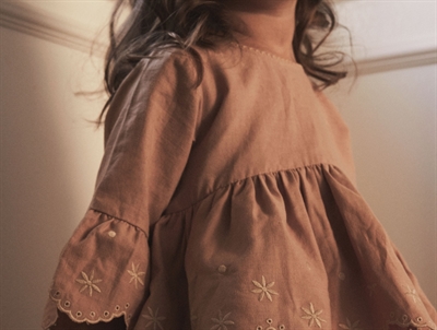 Lil Atelier nougat kjole