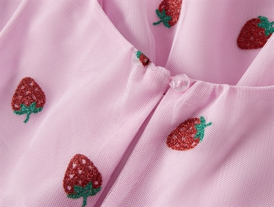 Name It lyserød kjole med jordbærprint og tyl