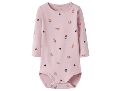 name it baby body i lyserød burnished lilac med blomsterprint