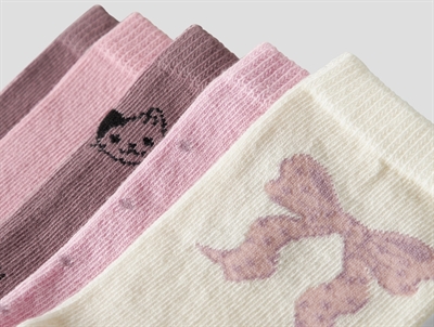 name it mini strømper i lyse nuancer cloud dancer 5-pak med sløjfer og prikker