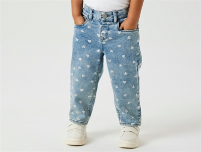 name it jeans i medium blue denim med hjerteprint forfra