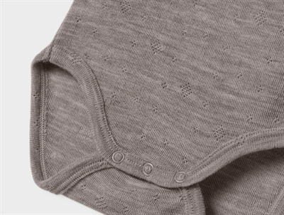 Detalje af Name It uld body i satellite med trykknapper