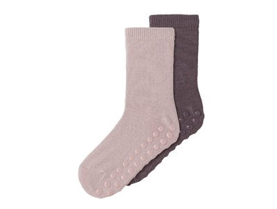 Name It strømper 2-pak i shadow gray og sparrow med skridsikre dutter i merinould mix