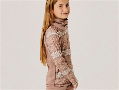Name It blouse støvet violet i merinould med snow pattern på model
