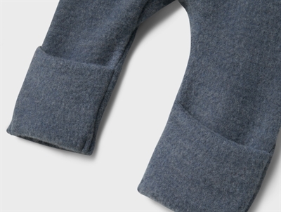 Name It ulddragt i blågrå nuance set tæt på benafslutning