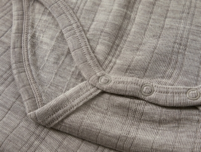 Detalje af Name It uld body i satellite med trykknapper