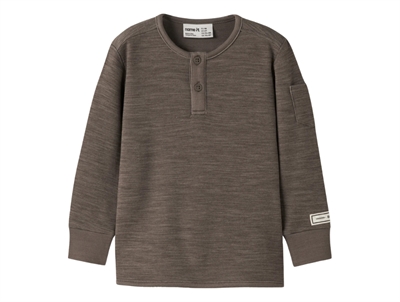 Name It bluse i brun nuance morel med knaplukning