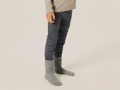Dreng klædt i Name It merinould leggings til børn