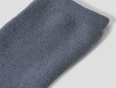 Nærbillede af Name It sokker i folkstone blue med uld