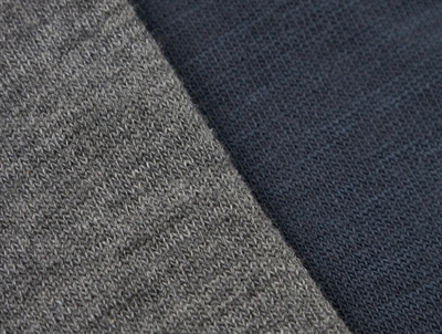 Nærbillede af Name It sokker i dark grey melange og ombre blue 2-pak med uld