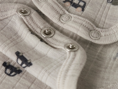 Detalje af Name It uld body i nacreous cloud med trykknapper