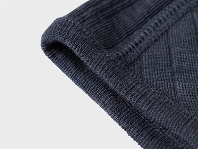 Name It babyhue i ombre blue med ribstrikket struktur