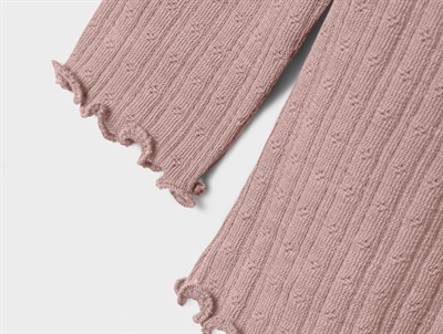 Name It rib top i antler støvet violet nuance detalje af babylock kant og hulmønster