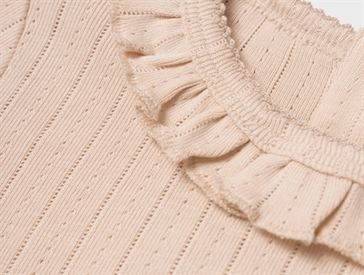 Lil\' Atelier bluse i lys creme nuance sheer bliss med flæsekrave detalje