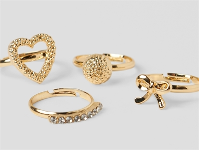 Detalje af guldfarvede ringe fra Name It 4-pak