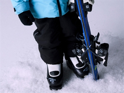 Name It sorte skibukser til børn i brug på ski