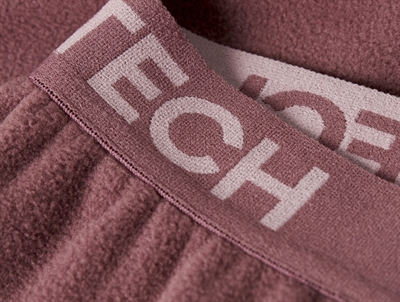 Detalje af elastisk talje i Name It fleece sæt rose brown