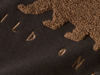 name it mini sweatshirt delicioso med bjørnebroderi tæt på