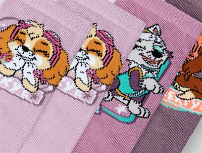 nærbillede af Paw Patrol print på strømper fra Name It