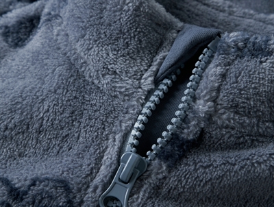 Detalje af lynlås på flint stone teddy cardigan fra Name It