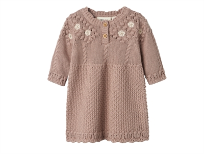 Lil' Atelier strikkjole i etherea med broderede blomster foran