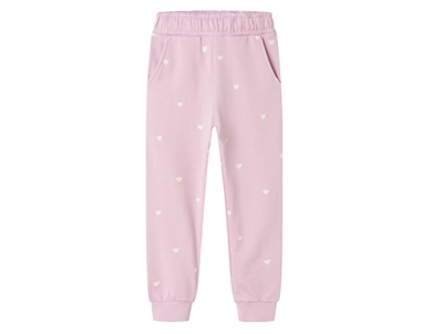 Rosa sweatpants med små hvide hjerter fra Name It