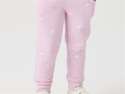 Rosa sweatpants med små hvide hjerter fra Name It
