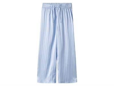 bukser fra Name It i lyseblå med hvide striber