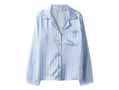 pyjamasskjorte fra Name It i lyseblå med hvide striber