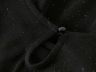 Detalje af knaplukning på Name It kjole sort